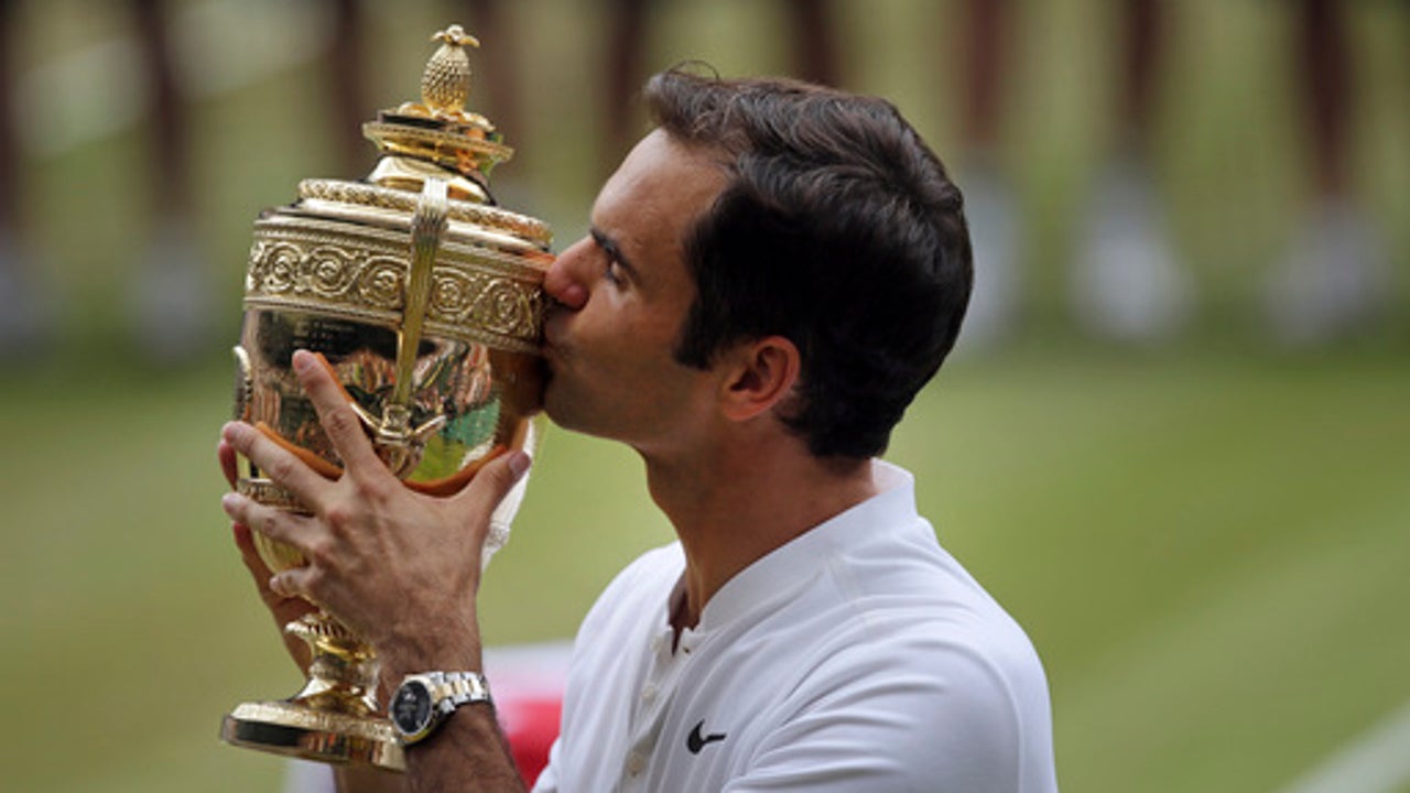 Federer tells AP he 'can't think too far ahead' nowadays